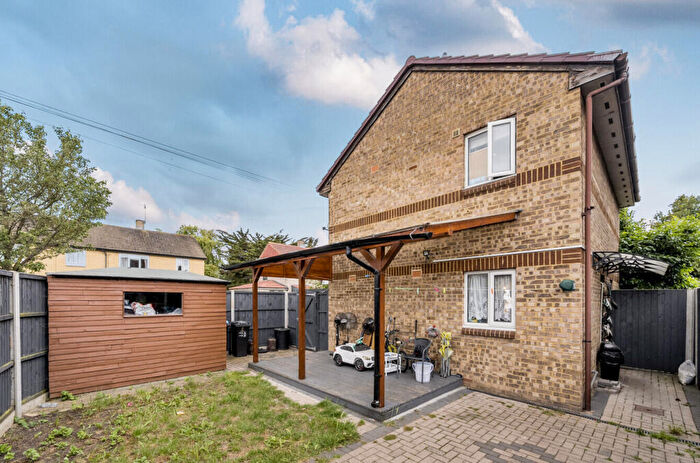 1 Bedroom Semi-Detached House For Sale In Berkshire Way, Mitcham, CR4