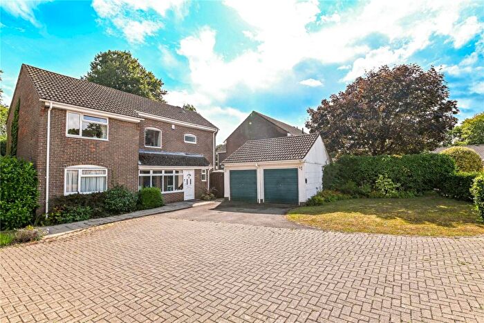 4 Bedroom Detached House For Sale In Spinney Way, New Milton, Hampshire, BH25