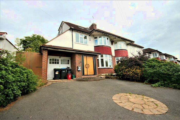 4 Bedroom Semi-Detached House To Rent In Heddon Court Avenue, Cockfosters, EN4