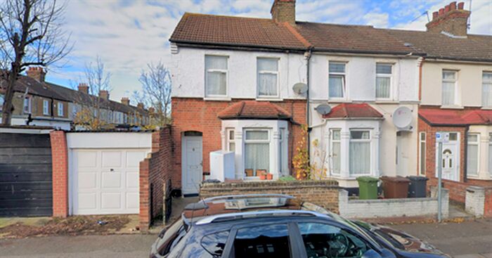 5 Bedroom End Of Terrace House To Rent In Norfolk Road, London, IG11