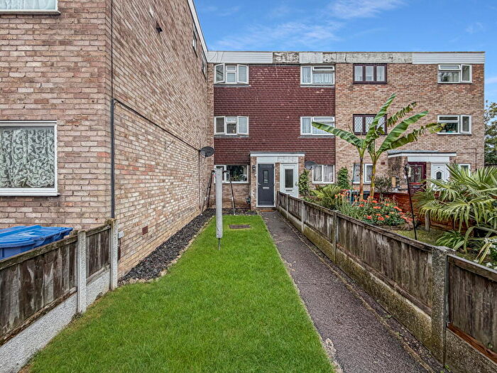 2 Bedroom Maisonette For Sale In Parry Close, Stanford-Le-Hope, SS17