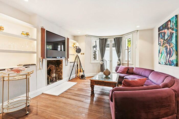 1 Bedroom Flat For Sale In Burnaby Street, Chelsea, SW10