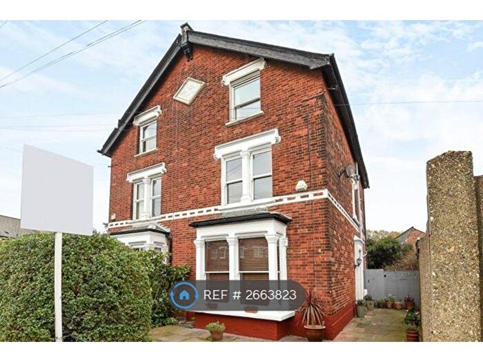 4 Bedroom Semi-detached House To Rent In Brunswick Grove, London, N11