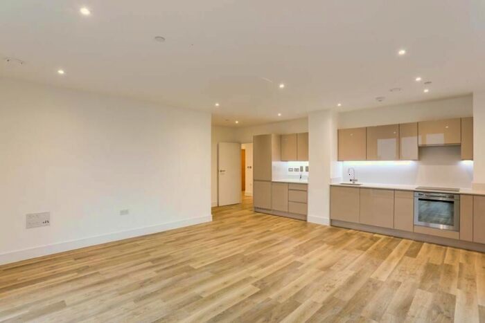 3 Bedroom Flat To Rent In Glenthorne Road, London, W6