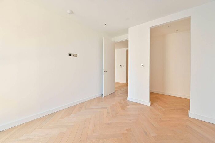 3 Bedroom Flat To Rent In Dollis Hill, Dollis Hill, London, NW10