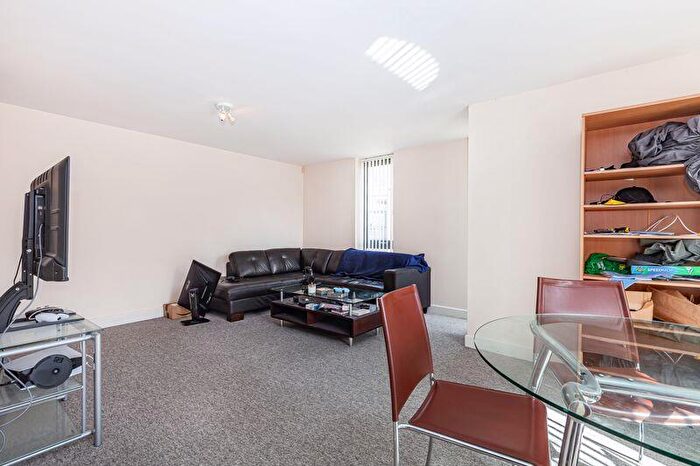 1 Bedroom Flat To Rent In Woodin's Way, Oxford, OX1