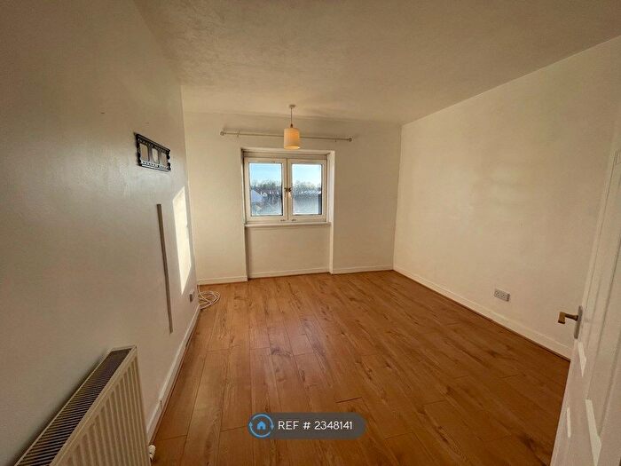 2 Bedroom Flat To Rent In Burnfield Road, Glasgow, G43