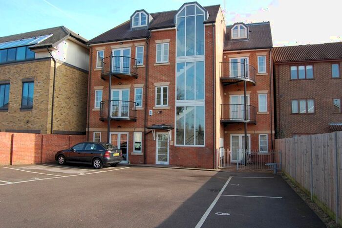 2 Bedroom Flat To Rent In High Street, Addlestone, KT15