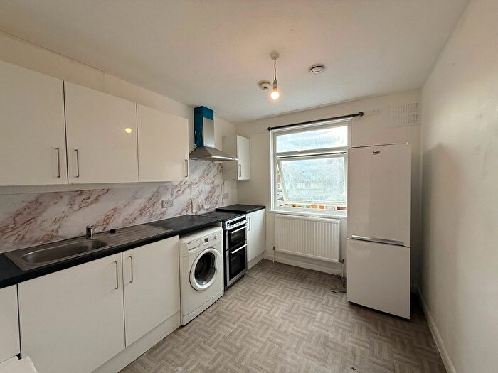 1 Bedroom Flat To Rent In Hainault Road, Romford, RM5