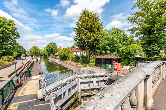 3 Bedroom Flat For Sale In Boulters Lock Island, Maidenhead, SL6