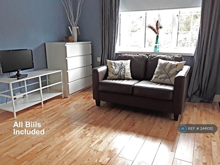 1 Bedroom Flat To Rent In Courthouse Road, Maidenhead, SL6