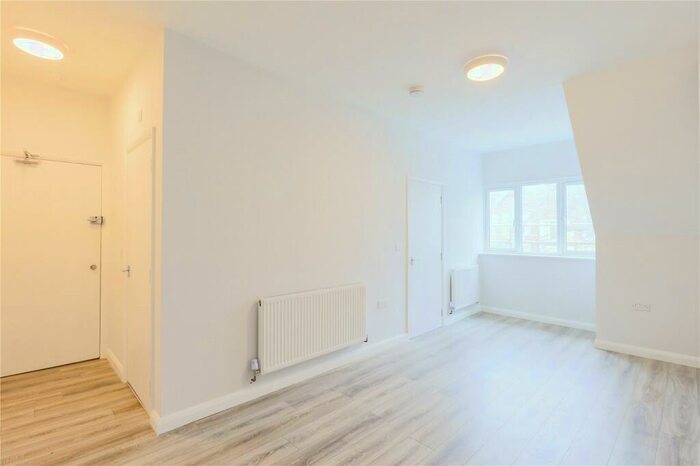 Apartment To Rent In Mount View Road, Crouch End, London, N4