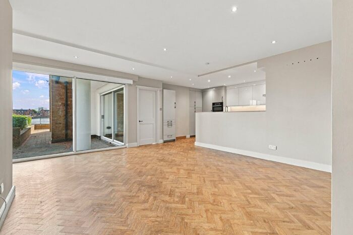2 Bedroom Flat For Sale In St Hildas Wharf, Wapping High Street, London, E1W