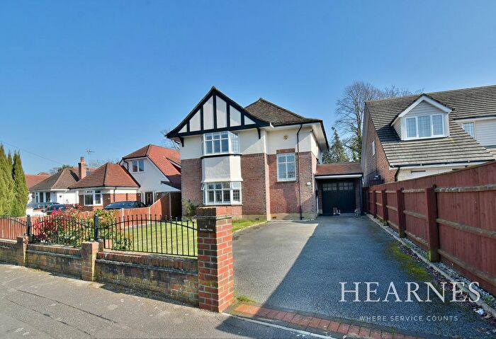 3 Bedroom Detached House For Sale In Avebury Avenue, Bournemouth, BH10