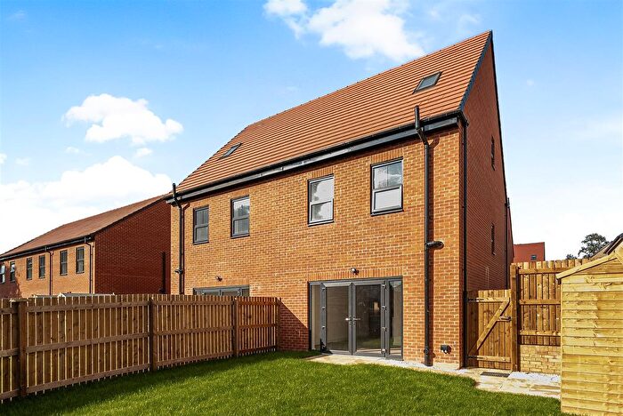 3 Bedroom Semi-detached House To Rent In Lotus Walk, Seacroft, LS14
