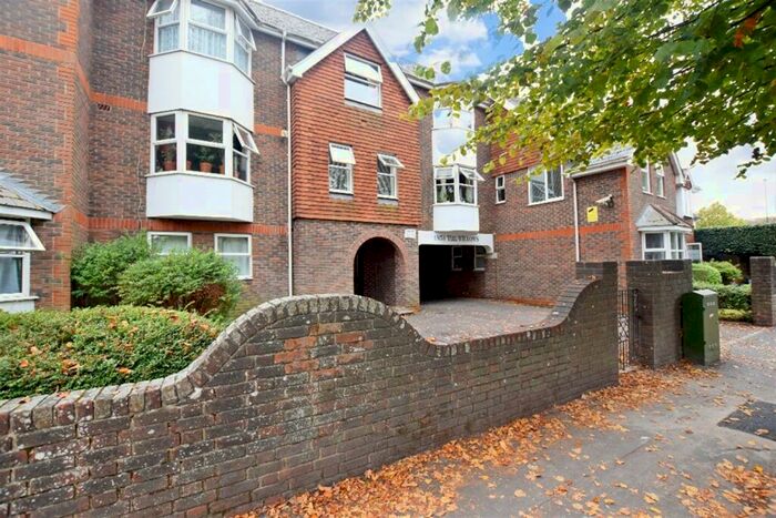 1 Bedroom Flat To Rent In The Willows, - Linden Road, Bognor Regis, PO21