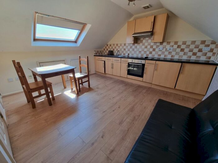 2 Bedroom Property To Rent In Penarth Road, Grangetown, Cardiff, CF11