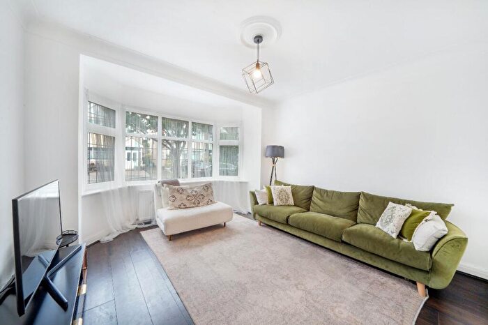 4 Bedroom Terraced House To Rent In Brockham Drive, Gants Hill, IG2