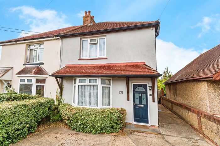 3 Bedroom Semi-detached House For Sale In Denzil Avenue, Netley Abbey, Southampton, SO31