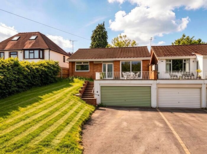 3 Bedroom Detached House For Sale In Creynolds Lane, Cheswick Green, B90