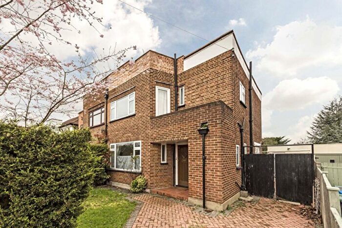 3 Bedroom House To Rent In Grand Avenue, Surbiton, KT5