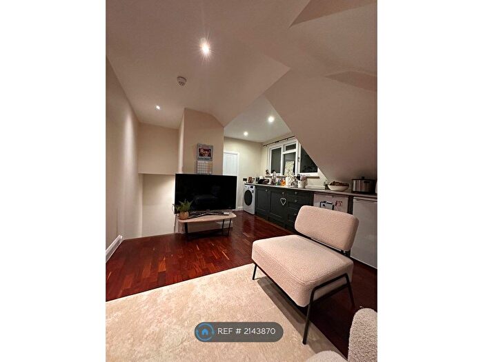 2 Bedroom Flat To Rent In Gloucester Road, Horfield, Bristol, BS7