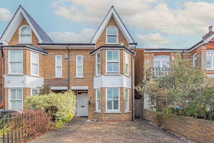 4 Bedroom Property To Rent In Clifton Road, Kingston Upon Thames, KT2