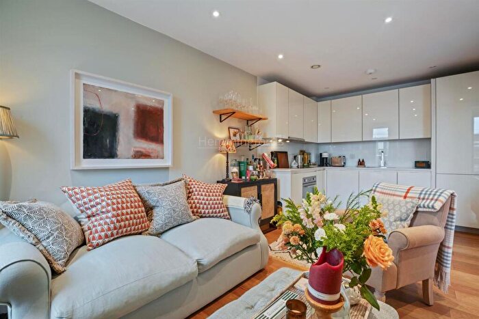 1 Bedroom Apartment For Sale In Clift House, London, N1