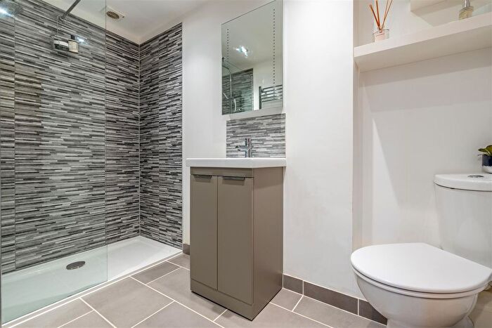 1 Bedroom Flat For Sale In Bath Road, Keynsham, Bristol, BS31