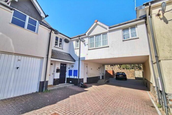 1 Bedroom Flat To Rent In Mullion Close, St. Austell, PL25