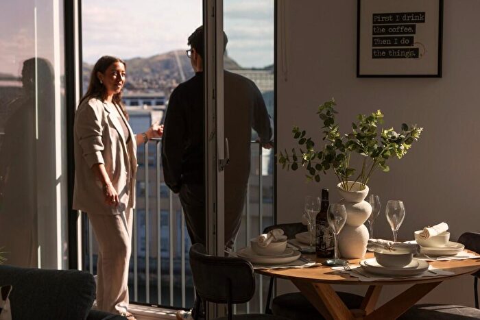3 Bedroom Apartment To Rent In Dockside, Edinburgh, EH6