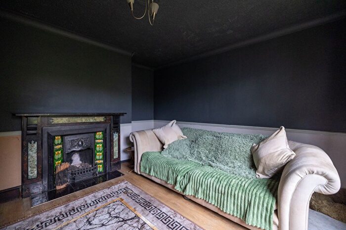 3 Bedroom Semi Detached House For Sale In Clay Flat Lane, Doncaster, DN11