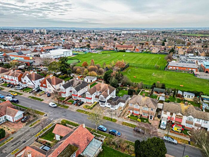 6 Bedroom Semi-Detached House For Sale In Poynings Avenue, Southend-On-Sea, SS2