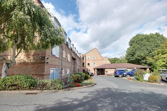 1 Bedroom Retirement Property For Sale In Homewillow Close, London, N21