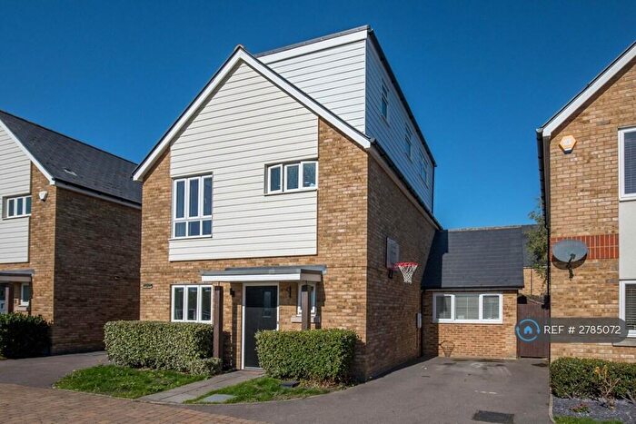 4 Bedroom Semi Detached House To Rent In Hazel Close, Epsom, KT19