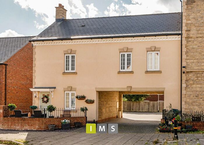 2 Bedroom Flat For Sale In Ascot Way, Bicester, OX26