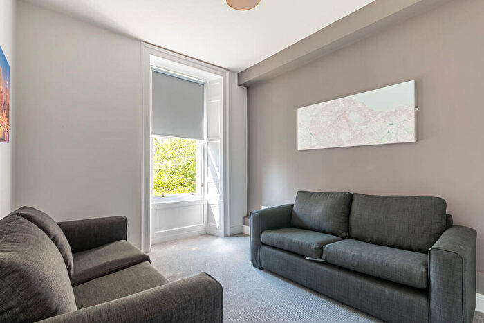5 Bedroom Flat To Rent In L Clerk Street, Edinburgh, EH8