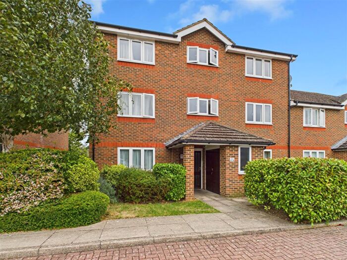 1 Bedroom Flat For Sale In Yeend Close, West Molesey, KT8