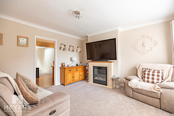 3 Bedroom Terraced House For Sale In Petersham Road, Creekmoor, Poole, BH17