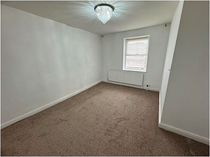 1 Bedroom Flat To Rent In Blacker Road, Huddersfield, HD1