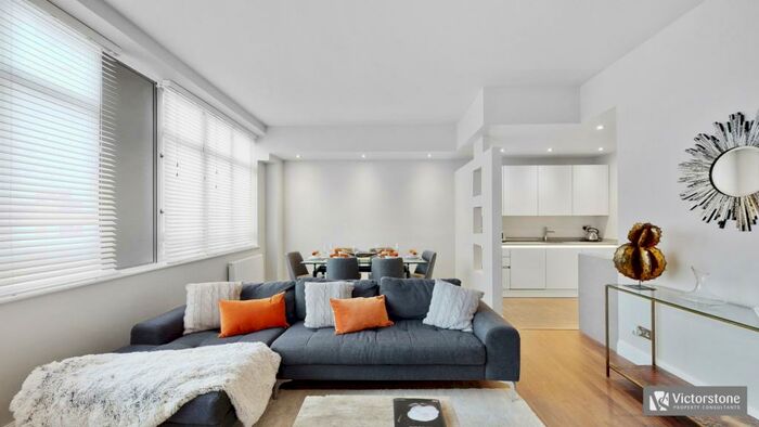 2 Bedroom Apartment To Rent In Lawrence House, City Road, Clerkenwell, London, EC1V