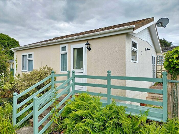 2 Bedroom Mobile/park Home For Sale In Thatched Cottage Park, Southampton Road, Lyndhurst, Hampshire, SO43