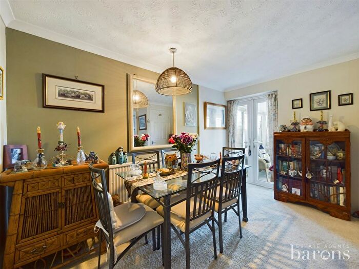 3 Bedroom End Of Terrace House For Sale In Bach Close, Brighton Hill, Basingstoke, RG22