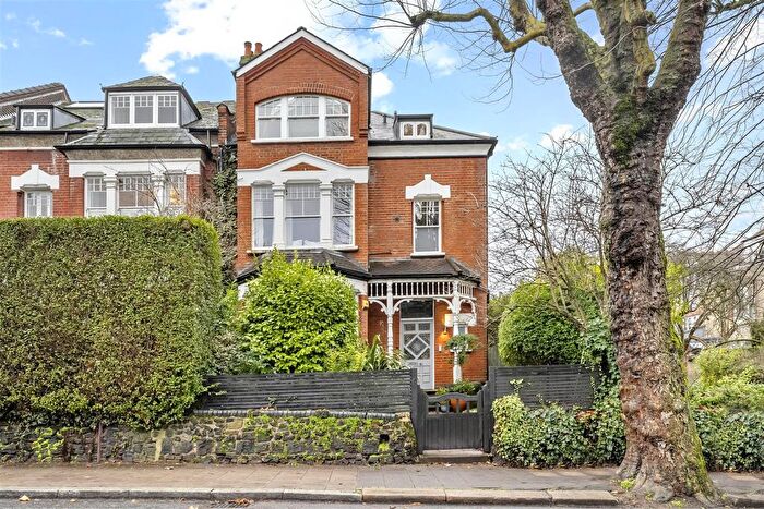 2 Bedroom Flat For Sale In Crouch Hill, Crouch End, N8