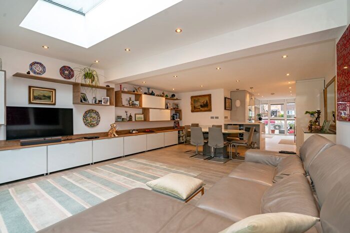 5 Bedroom Detached House For Sale In Park View Road, Ealing, W5