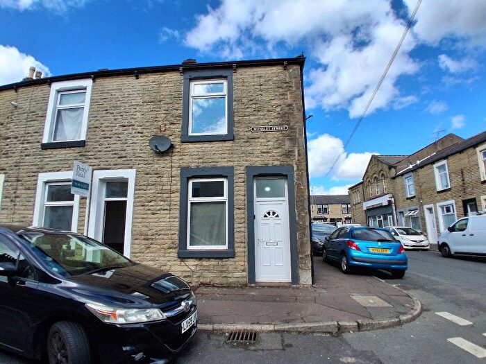 2 Bedroom End Of Terrace House To Rent In Hunslet Street, Burnley, Lancashire, BB11