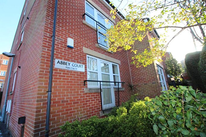 2 Bedroom Apartment To Rent In Abbey Court, Headingley, LS5