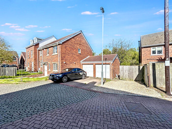 3 Bedroom End Of Terrace House For Sale In Dockendale Place, Blaydon, Blaydon-on-Tyne, Tyne And Wear, NE21