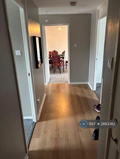 2 Bedroom Flat To Rent In Plantation Square, Glasgow, G51