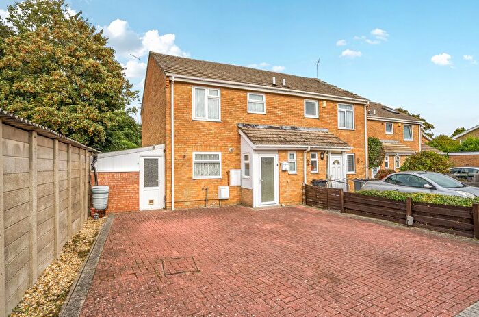 3 Bedroom End Terrace House For Sale In Elm Park Road, Havant, Hampshire, PO9